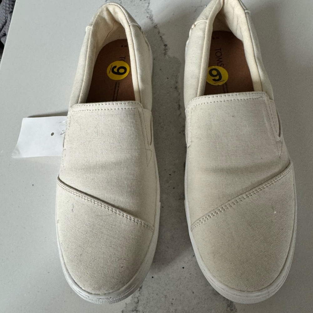 Beige Toms Casual Shoe - Size 9